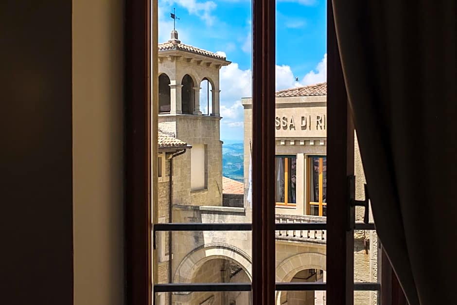 Hotel Titano