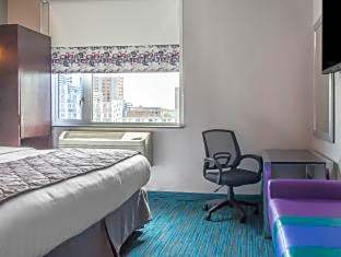 Umbrella Hotel Bronx