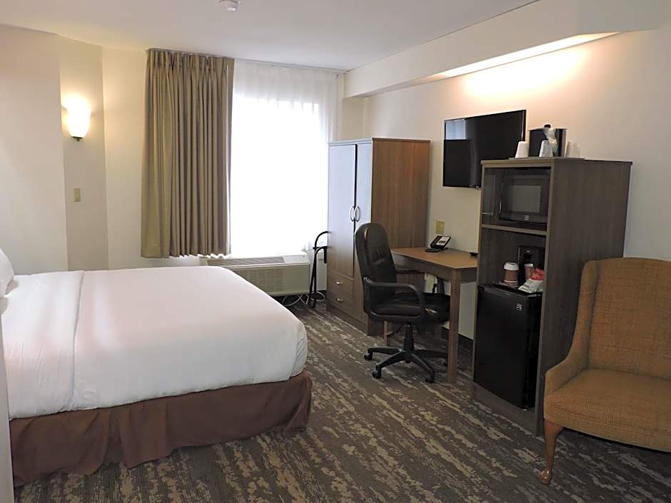Charlevoix Inn & Suites SureStay Collection by Best Western