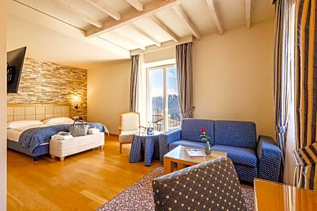 Panorama Suite with Lake View