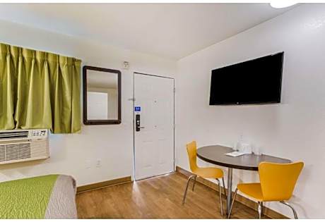 2 Full Beds | Non-Smoking