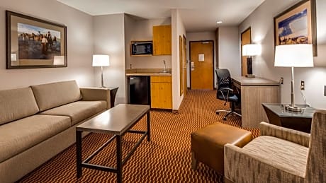 Suite-1 King Bed - Mobility Accessible, Roll In Shower, Sofabed, Non-Smoking, Full Breakfast