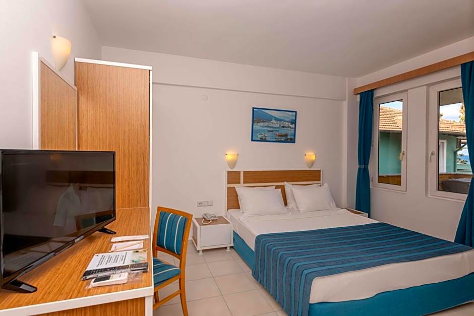 ARMAS GREEN FUGLA BEACH