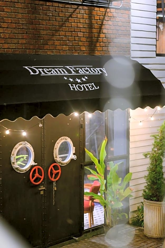Dream Factory Hotel