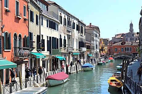 Double Canal View Room