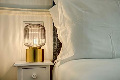 FLORBELA ESPANCA 06 (1 Double Bed)