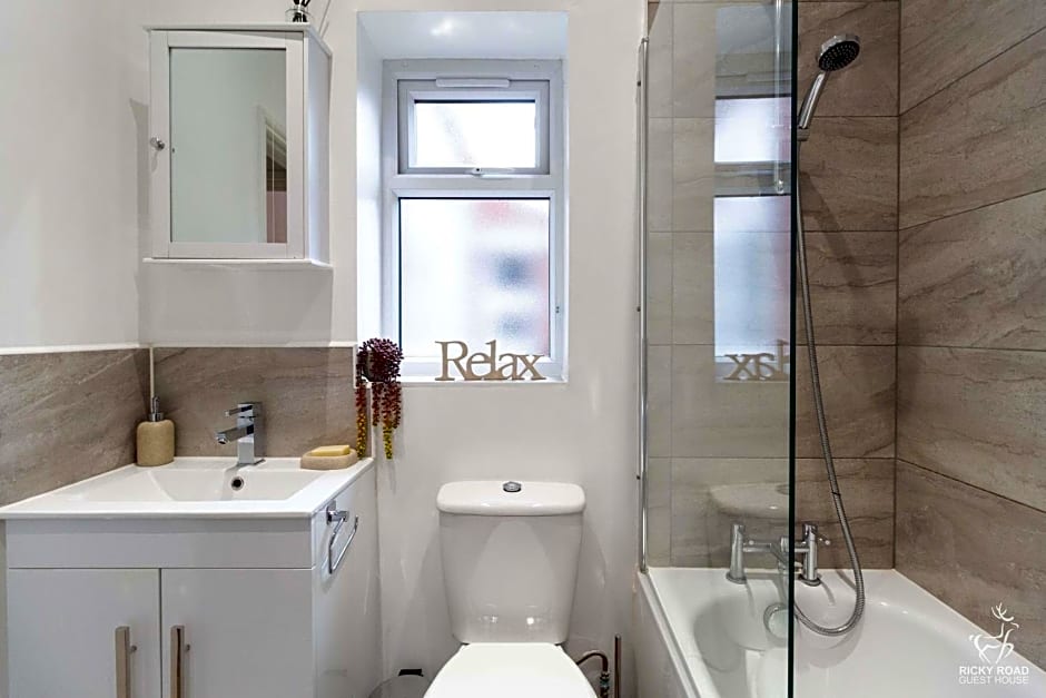 Ricky Road Guest House - Premium