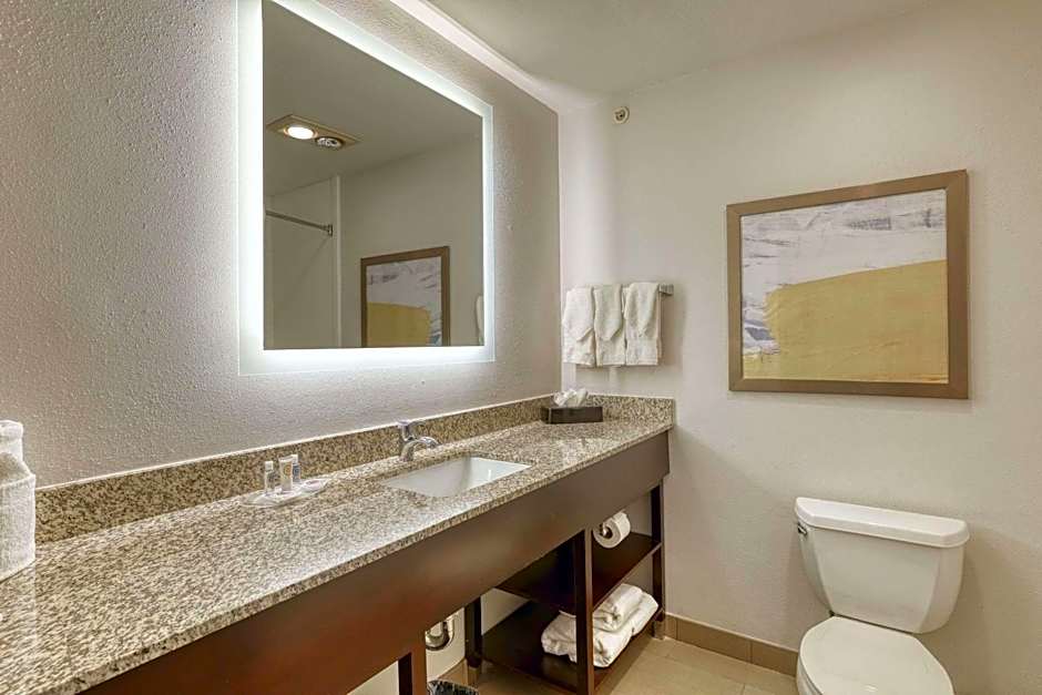 Comfort Suites Milwaukee Airport