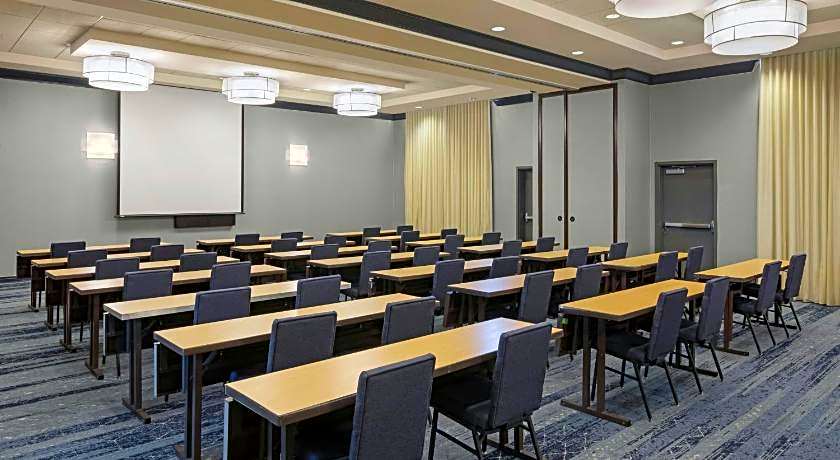 Courtyard by Marriott Long Beach Airport