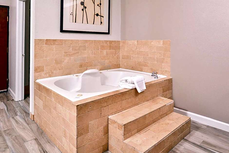 Quality Inn & Suites Beaumont