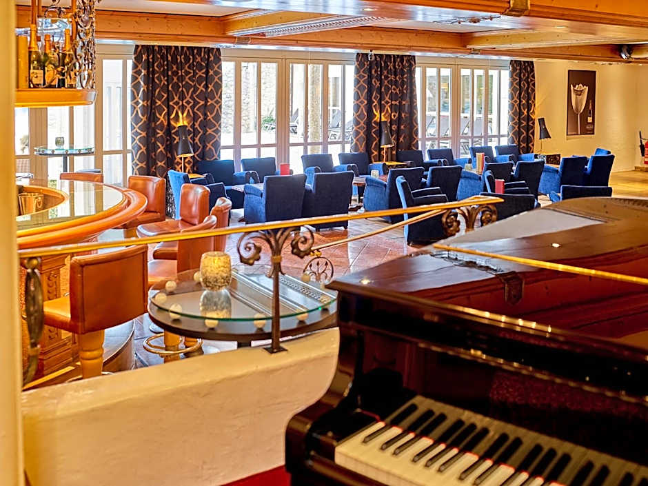 MAXIMILIAN Grand Hotel