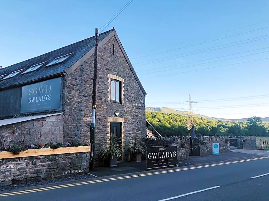 Sgwd Gwladys Lodge