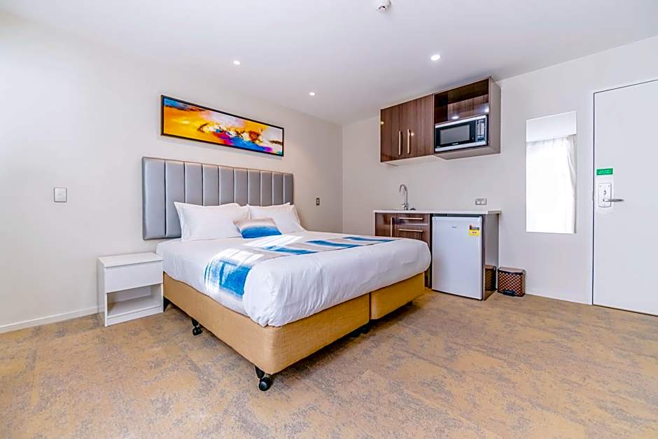 Photo 1 of 8 of Deluxe 1 King Bed, Accessible
