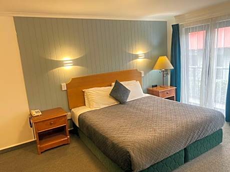 Studio with Spa Bath