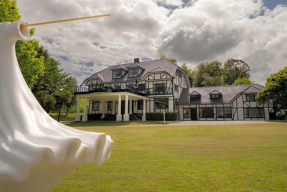 Hana Lodge