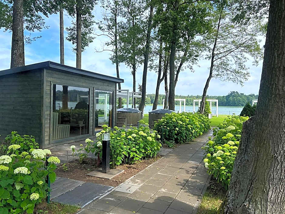 Oficerski Yacht Club