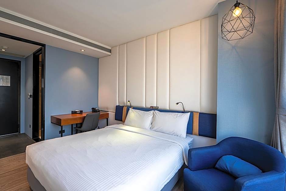 Explore Hotel
