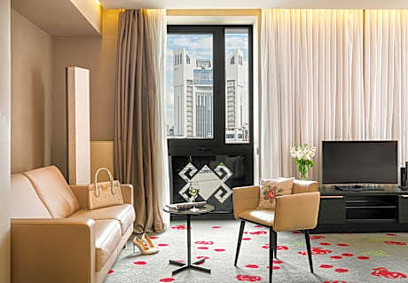 DELUXE KING ROOM WITH SOFA BED