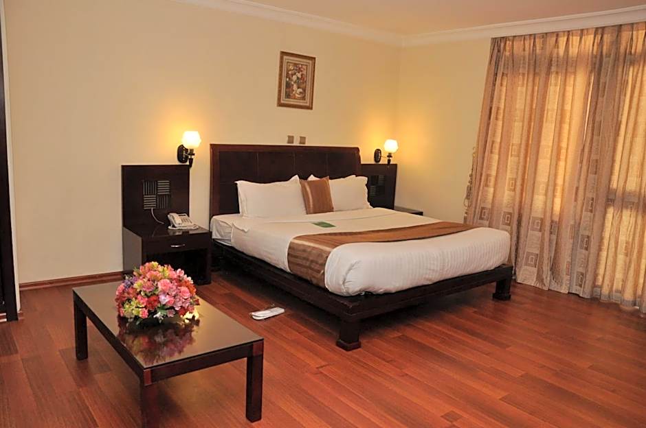 Photo 1 of 9 of Standard 1 King Bed