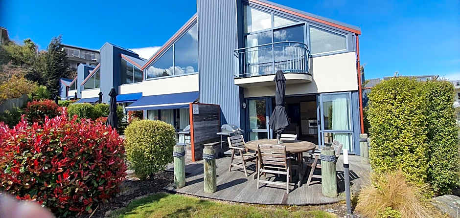 The Moorings Motel and Apartments