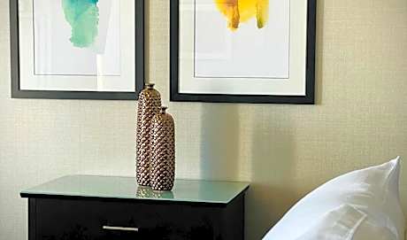 King Room - Mobility Access/Roll in Shower - Non-Smoking