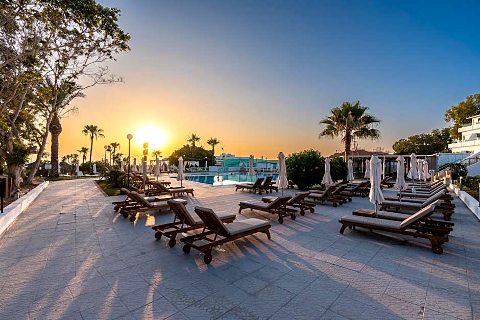 Adelais Bay Hotel