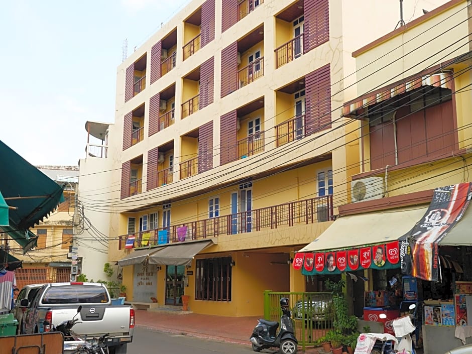 Roof View Place Hotel