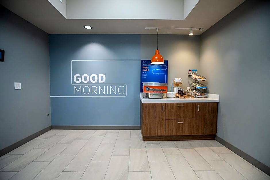 Holiday Inn Express & Suites Cleveland By IHG