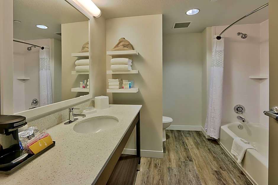 Hampton Inn By Hilton & Suites Albuquerque Airport