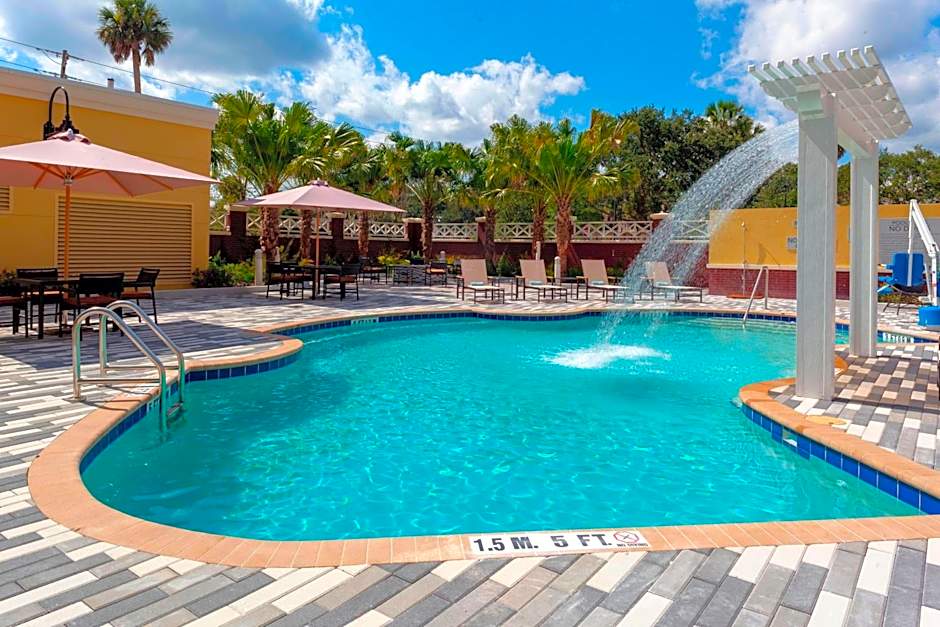 Courtyard by Marriott DeLand Historic Downtown