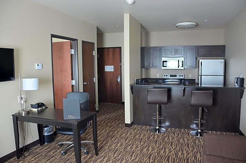 Roosevelt Inn & Suites