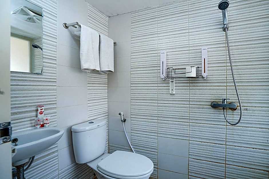 Pratisarawirya Guesthouse by ecommerceloka