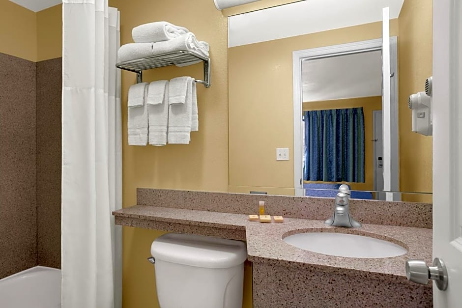 Days Inn by Wyndham Middletown
