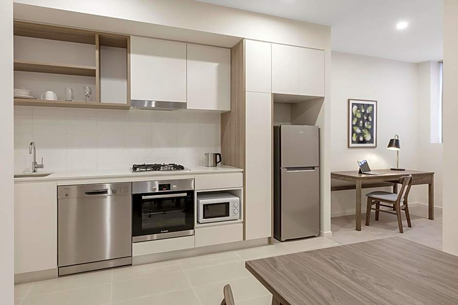 Brady Apartment Hotel Hardware Lane