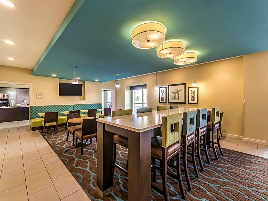 La Quinta Inn & Suites by Wyndham Collinsville - St Louis