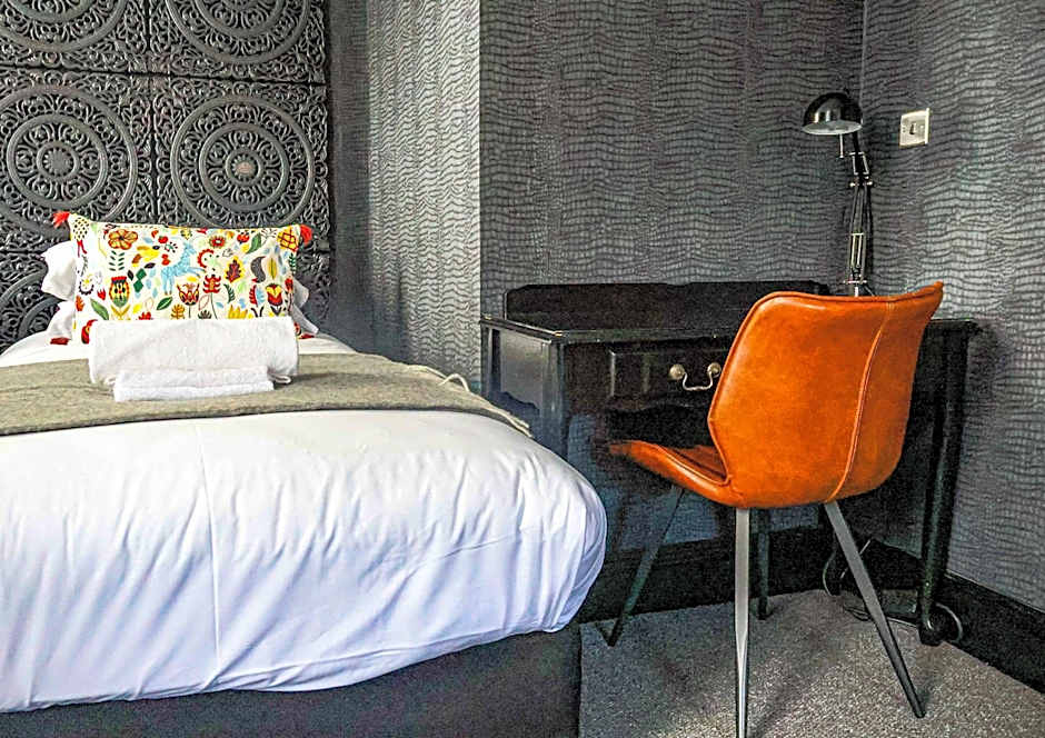 24 Catharine Street Hotel