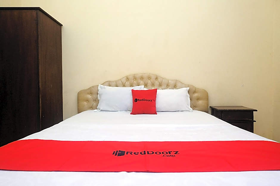 RedDoorz Plus @ Laweyan