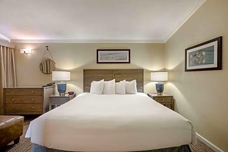 King Suite with Sofa Bed - Partial Ocean View/No Pets Allowed