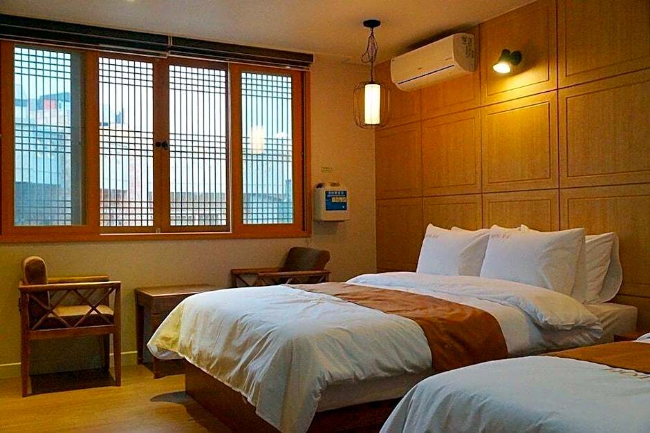 Hwangsil Tourist Hotel