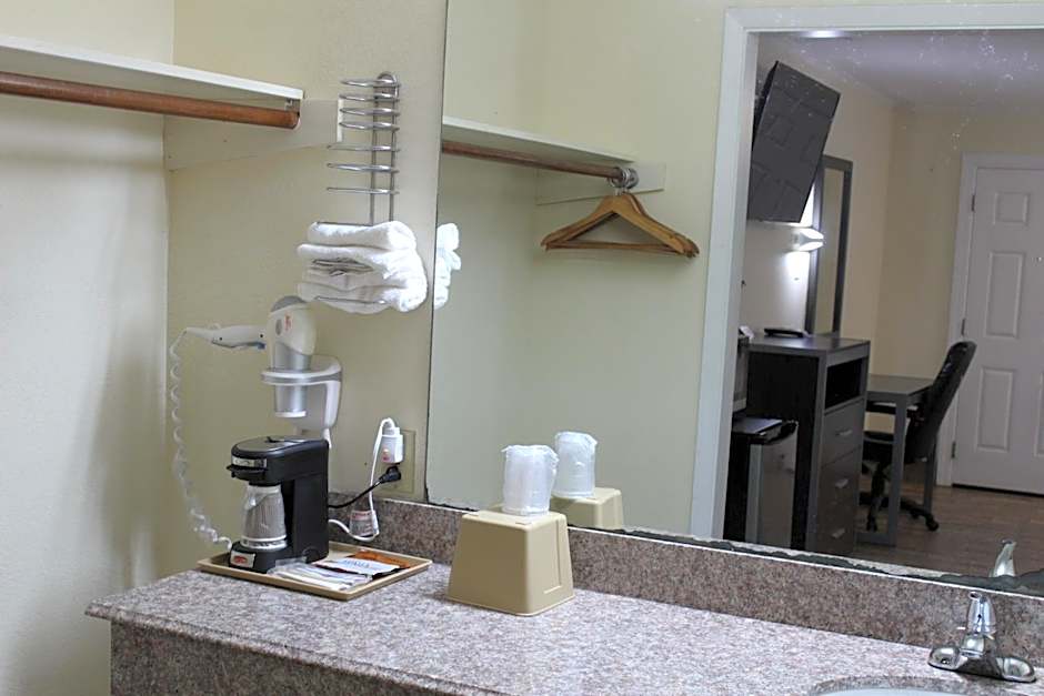Evergreen Inn and R.V.