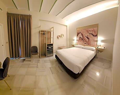 Deluxe Queen Room Single Use