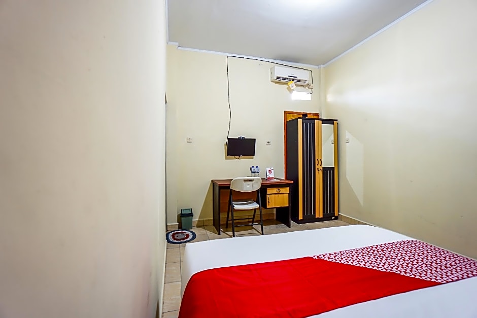 OYO 1720 A2b Residence