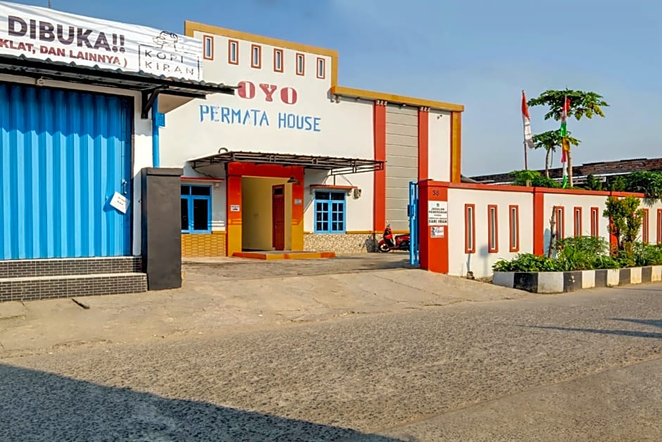 Super OYO 3767 Permata House