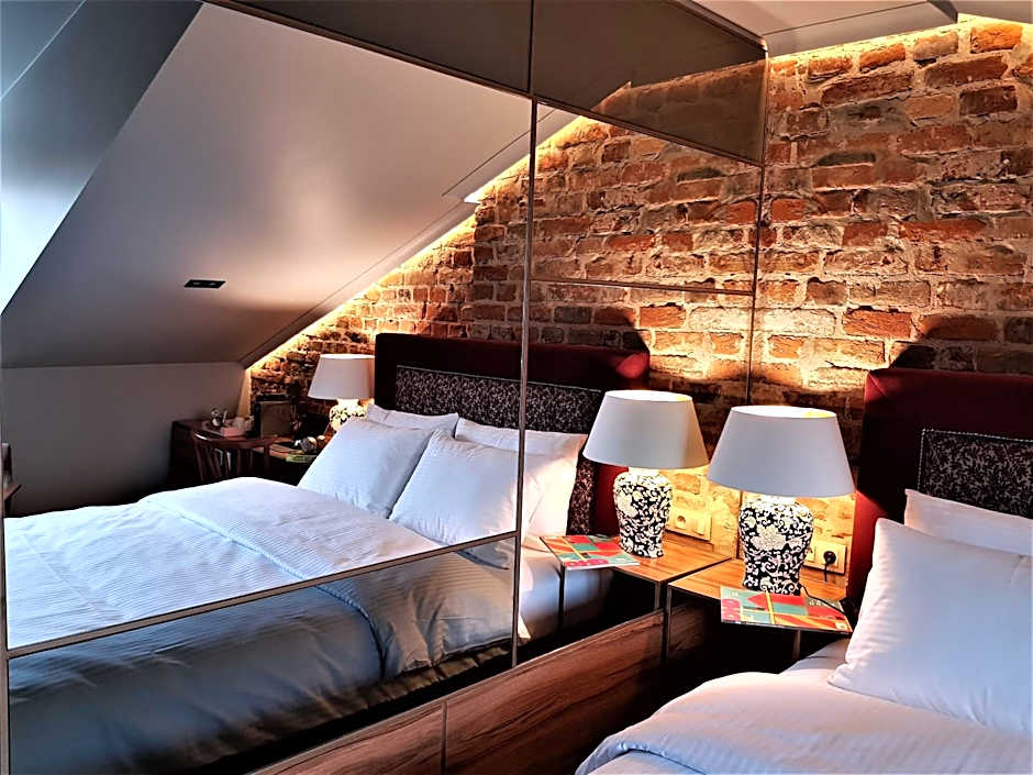 SLEEPWELL NOWY ŚWIAT - entrance from Ordynacka 14St, through the courtyard