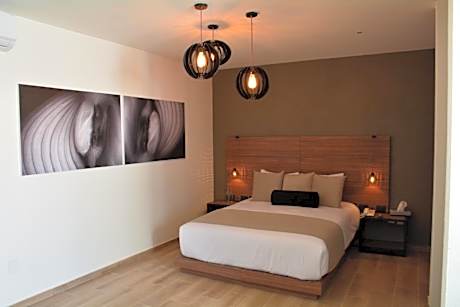 Standard Queen Room