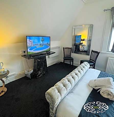 Family Room with Sea View