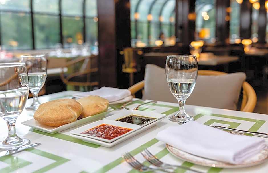 Chateau Merrimack Hotel & Spa