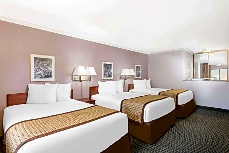 1 King Bed Accessible Room Non-Smoking