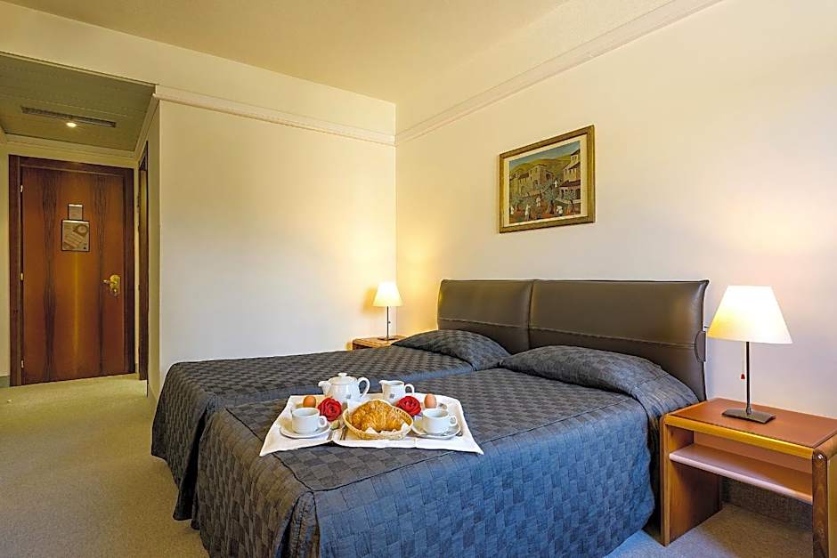 Albornoz Palace Hotel