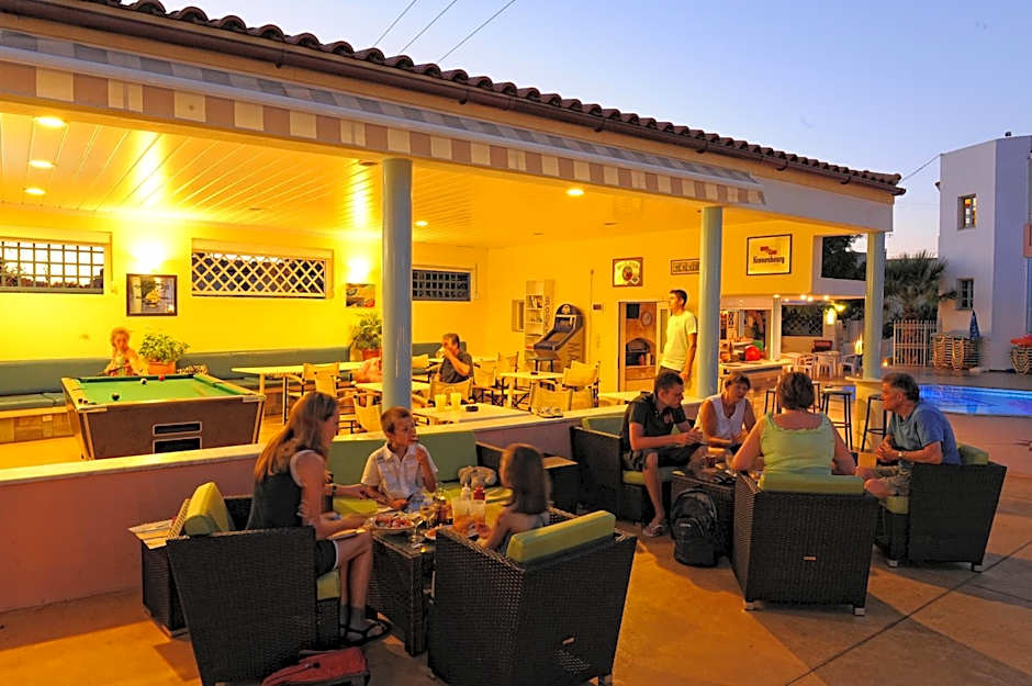 Melissa Apartments, Studios & Suites